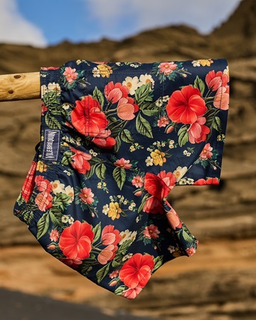 صيف بلا قواعد وأزياء بلمسة السبعينيات